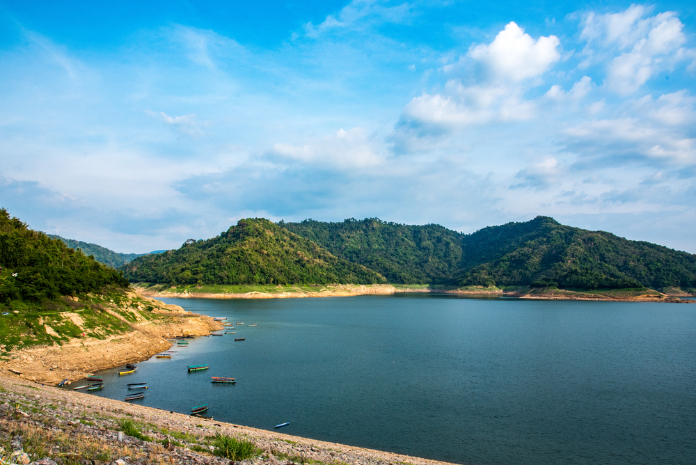 Khun Dan Prakan Chon Dam (เขื่อนขุนด่านปราการชล)