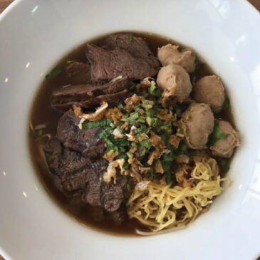 Local’s top 5 Places to eat best braised beef noodle soup in Bangkok.